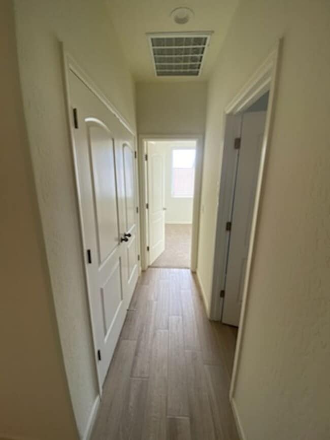 Building Photo - Beautiful Brand New Home in the gated Arbor Gates Subdivision with solar