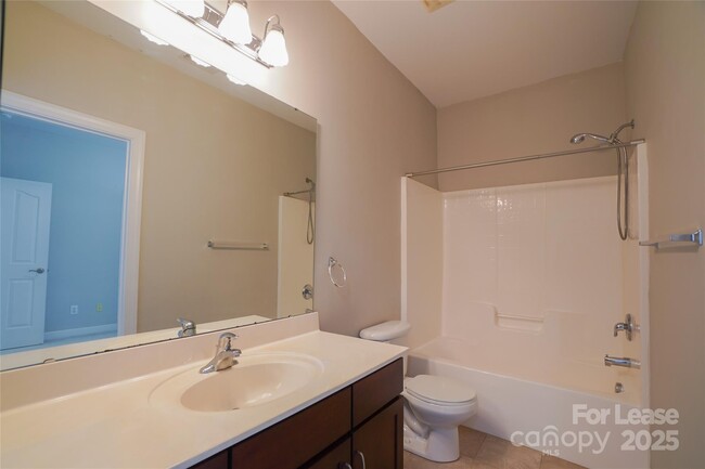 Building Photo - 15418 Jade St