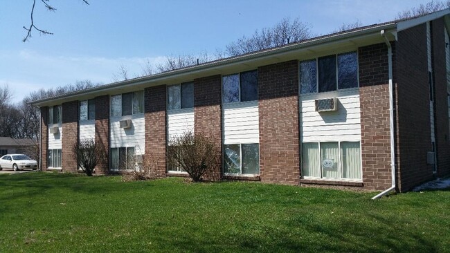 Building Photo - 400 W Lincoln Ave