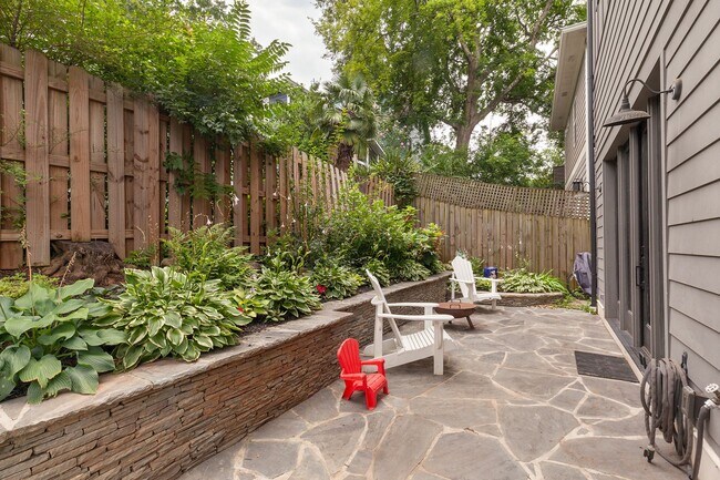 Building Photo - Stunning 4/3.5 Home in Highly Sought-After Area w/ 1300 Sq Ft of Outdoor Space!