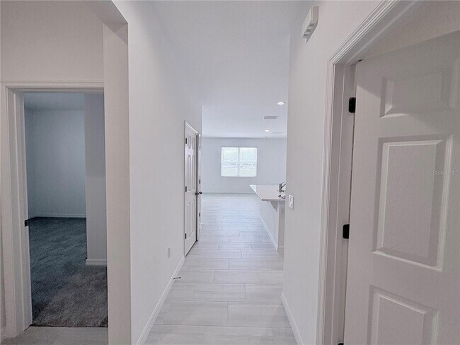 Building Photo - 609 Duke Dr