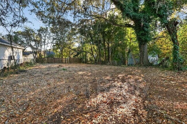 Building Photo - 1137 Skyview Rd