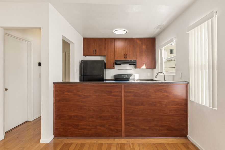 Kitchen/dining - 3611 1/2 W 4th St