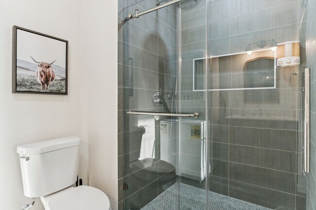 Building Photo - 2929 N 55th Pl