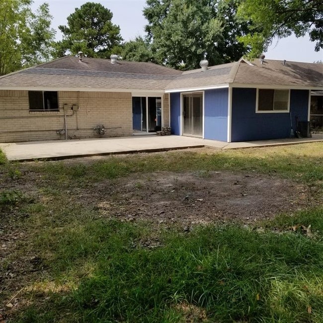 Building Photo - 2026 Beaver Bend Rd