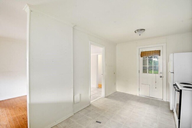 Building Photo - 505 Lbj Dr