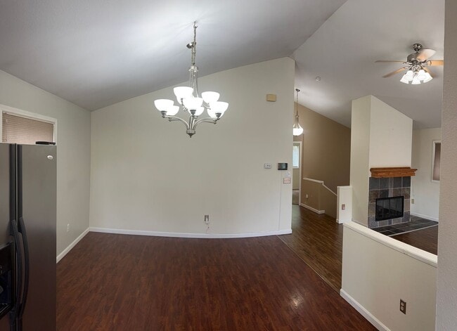 Building Photo - 4 bed/ 2 bath beauty in Eagle River