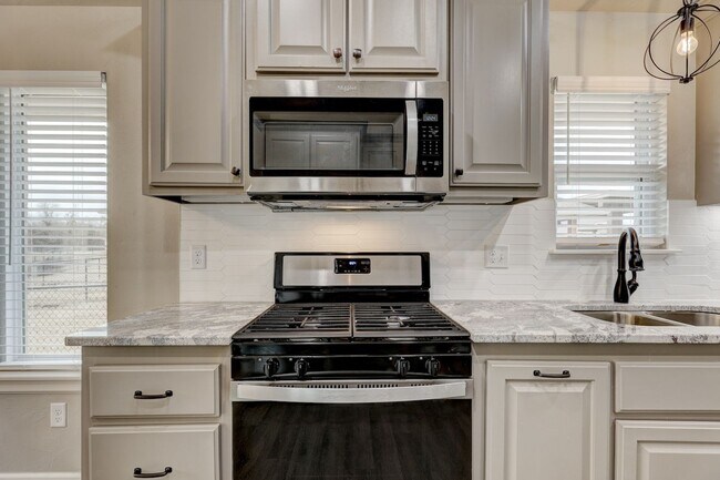 Building Photo - 5712 Campbell Creek Dr