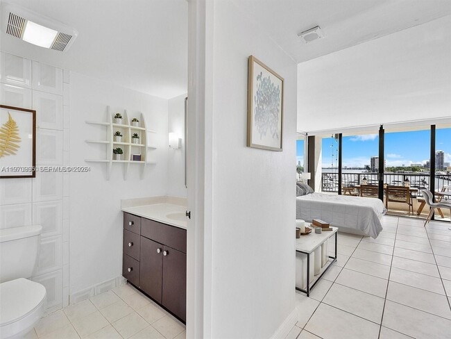 Building Photo - 555 NE 15th St