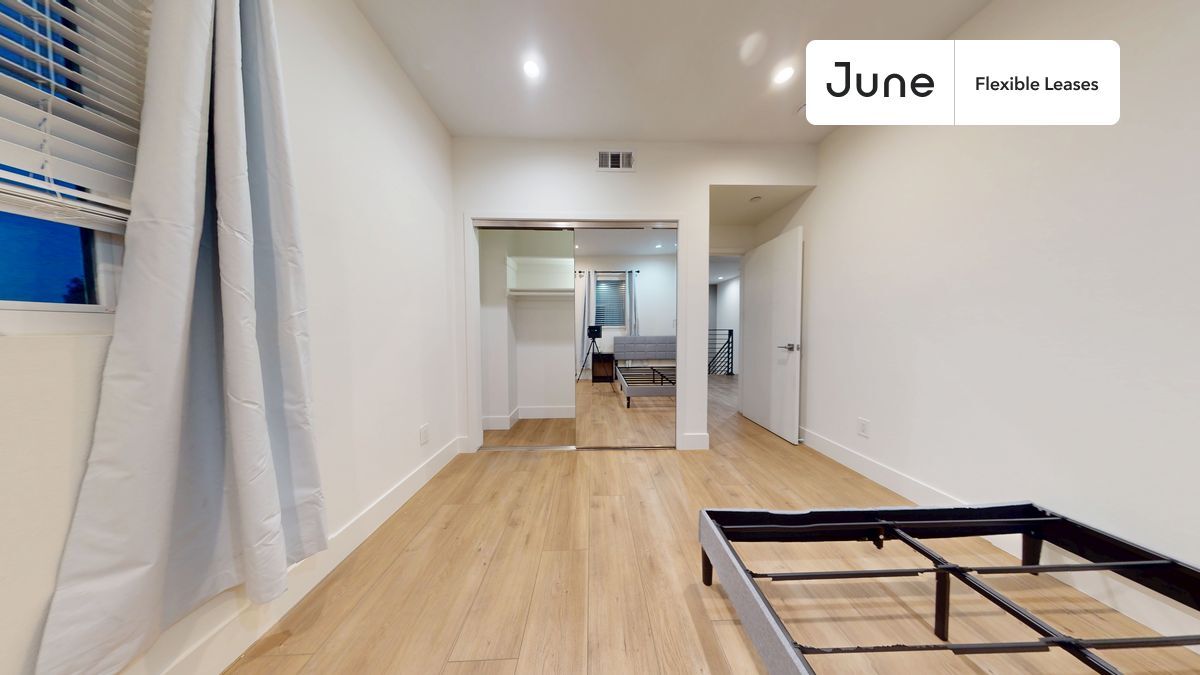 Building Photo - 5637 Riverton Ave