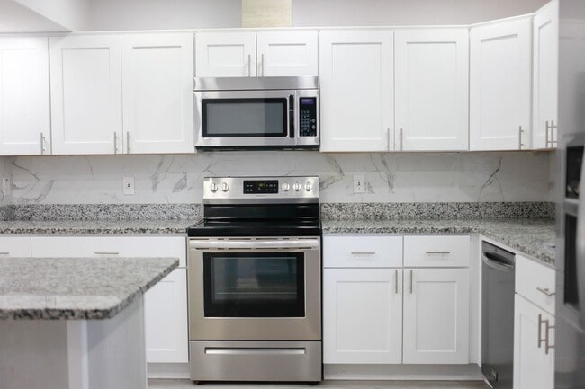 Building Photo - "Beautifully Updated Townhome – Ready for ...