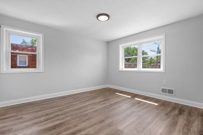 Building Photo - PENDING - Newly Renovated 3 Bedroom 2 Bathroom in
