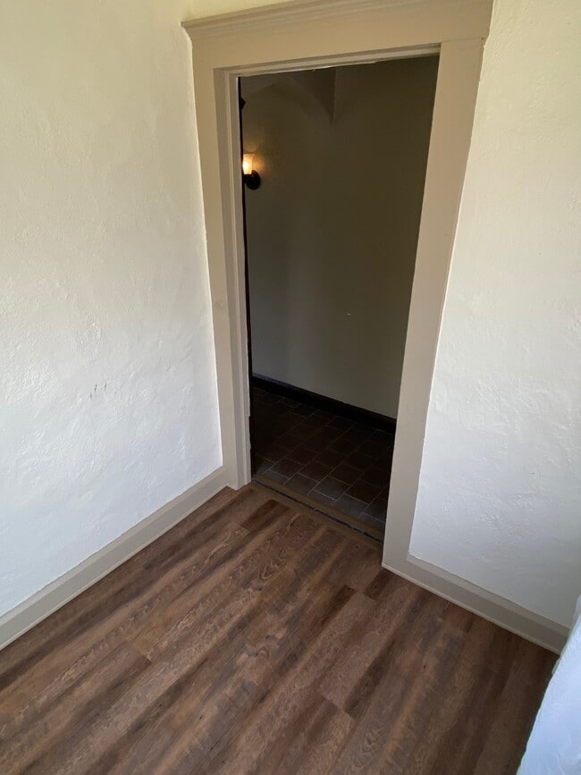 Building Photo - 2617 Maple Ave NE