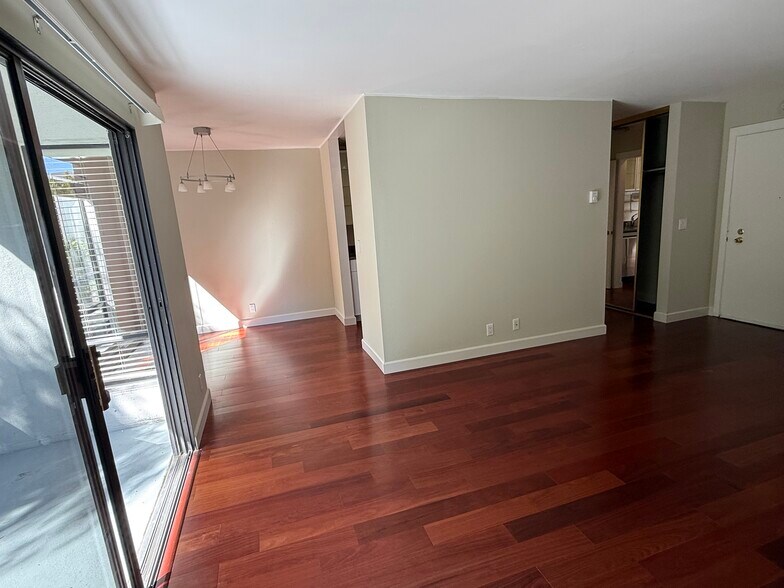 Building Photo - 4 Admiral Dr