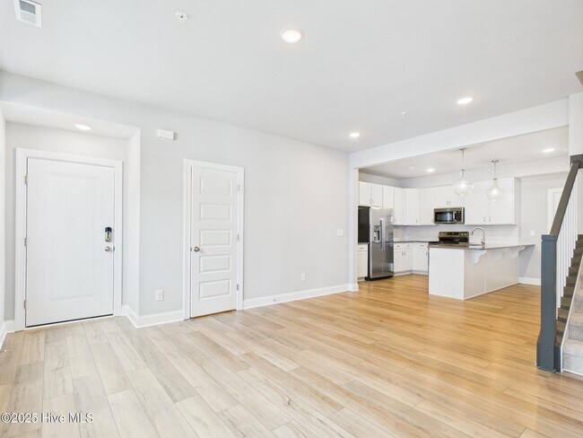Building Photo - 1251 Shaw View Aly