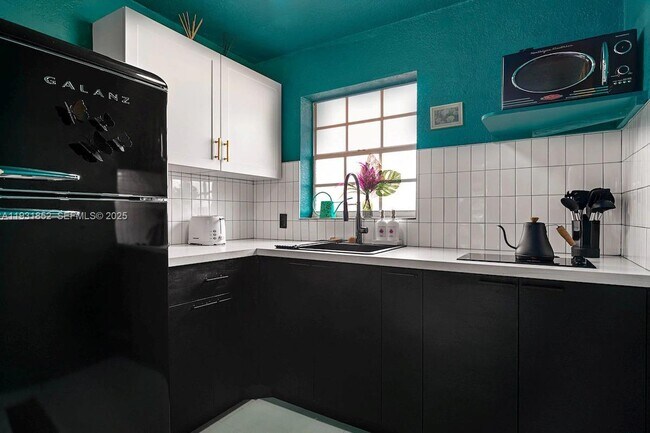 Building Photo - 1007 SE 2nd Ct