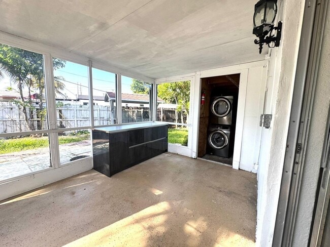 Building Photo - 4119 SW 49th St
