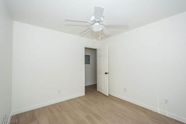 Building Photo - 2021 S Dandelion St