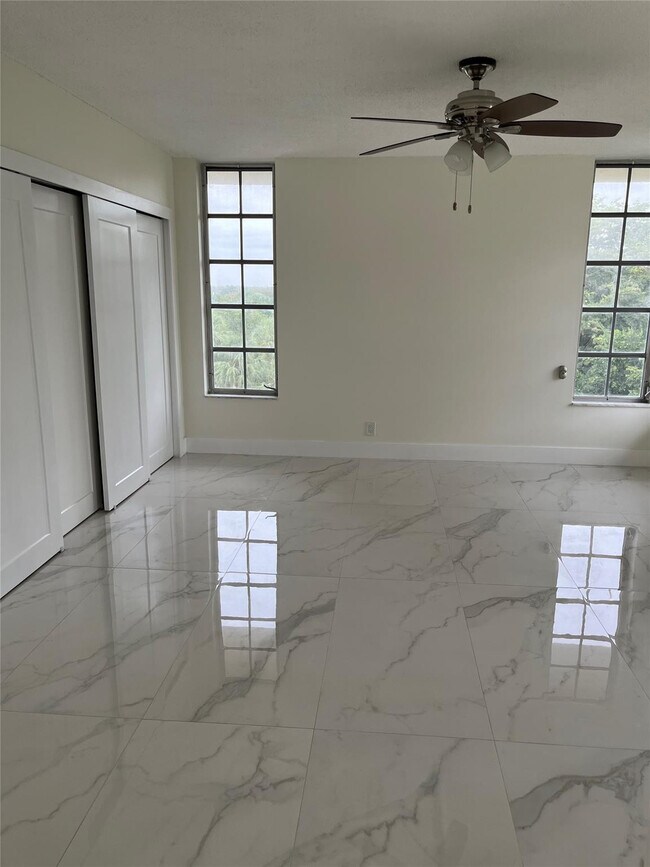 Building Photo - 3150 N Course Ln