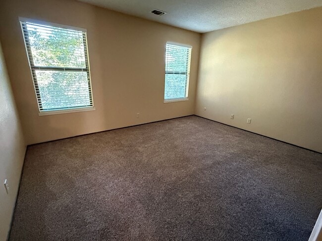 Building Photo - Charming 2-Bed, 2-Bath Condo in Auburn – Great Location & Move-In Ready