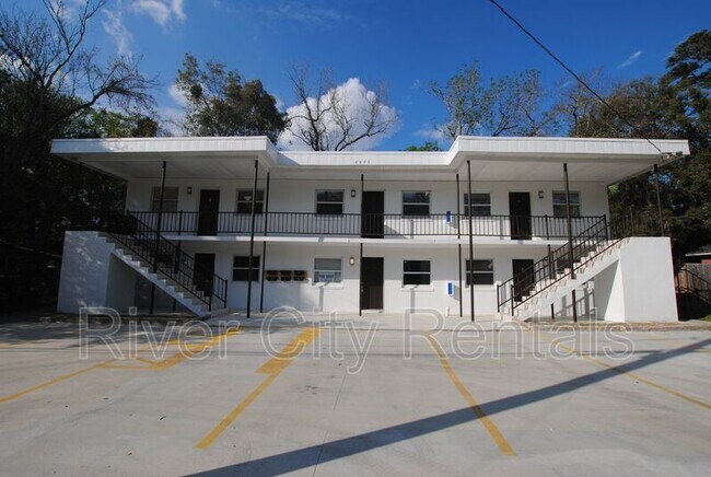 Building Photo - 2975 Dellwood Ave