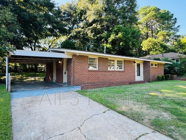 Building Photo - 714 Karen Rd