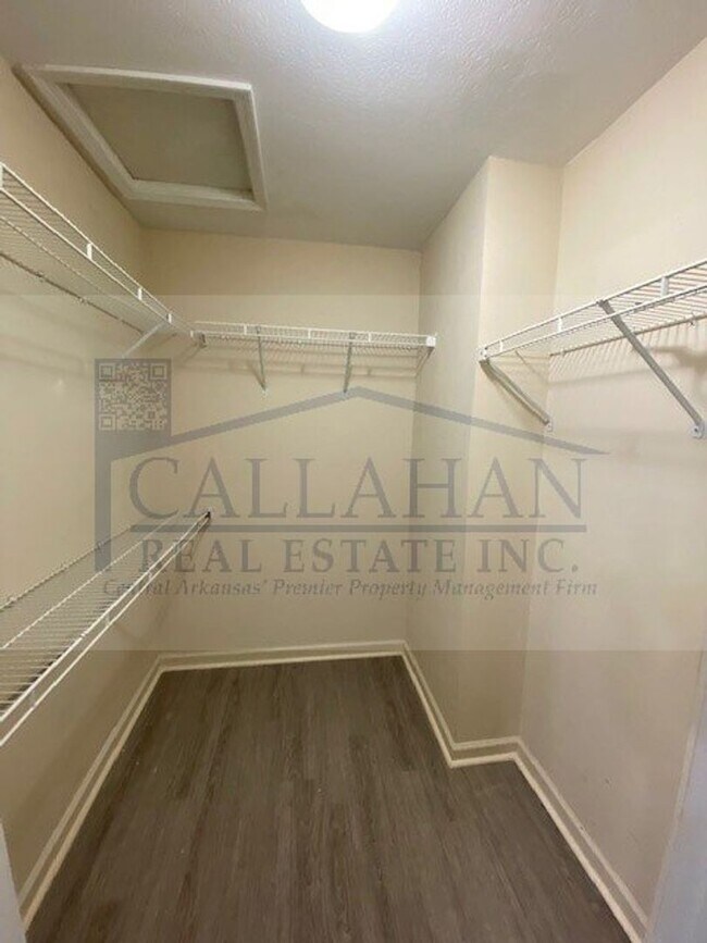 Building Photo - West LR Home