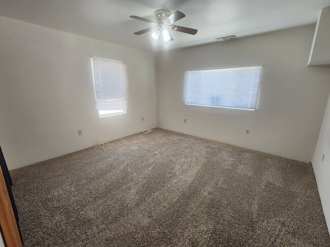 Building Photo - Beautifully Unique 3 bedroom 2 bath Home