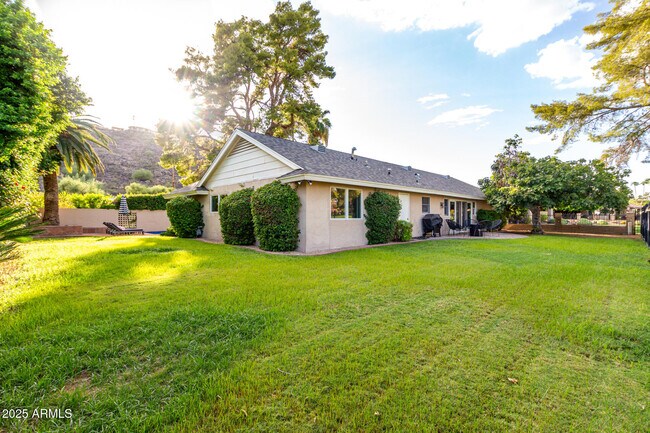 Building Photo - 14425 N Coral Gables Dr