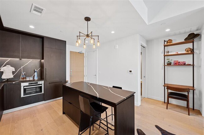 Building Photo - 44 East Ave