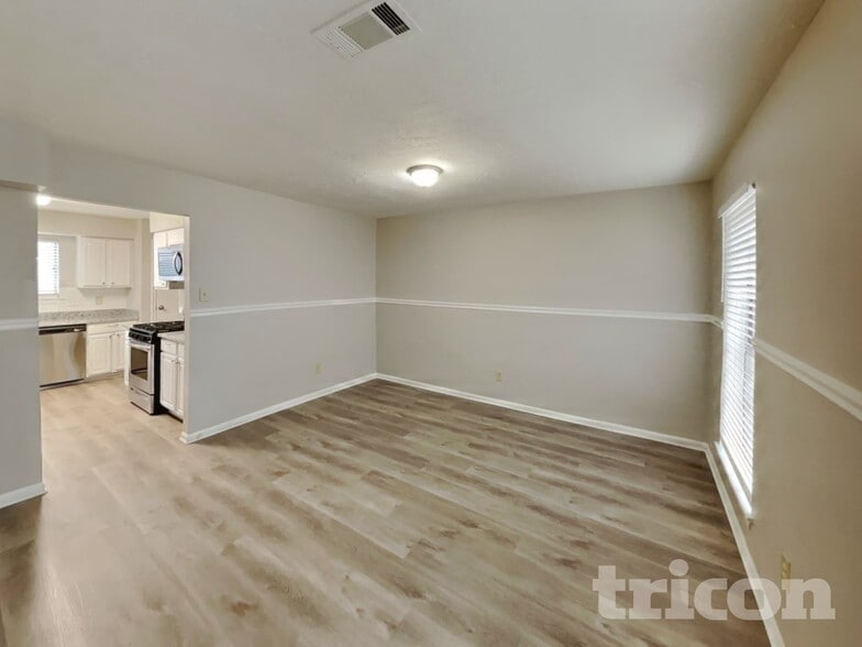 Building Photo - 8111 Silver Fir Dr