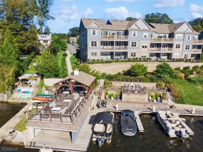 Building Photo - 504 Mariners Pointe