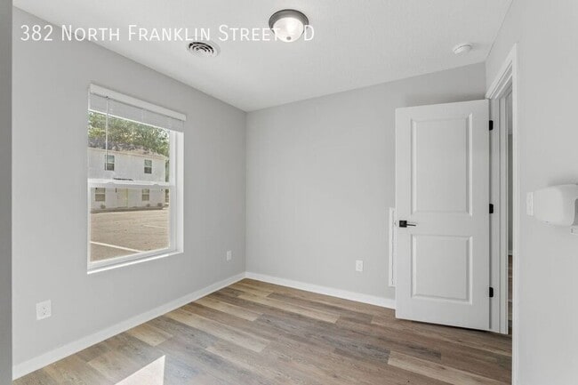 Building Photo - 382 N Franklin St