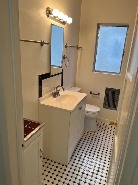 Building Photo - 3155 S Barrington Ave