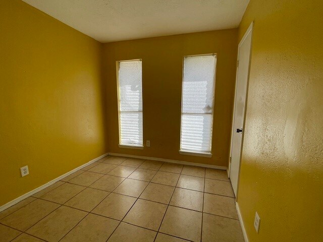 Building Photo - 12019 Kings Grove Dr