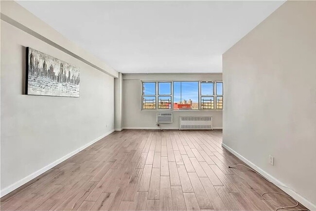 Building Photo - 1 BEDROOM APARTMENT AVAILABLE FOR RENT