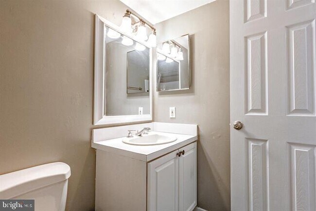 Building Photo - 4414 Island Pl