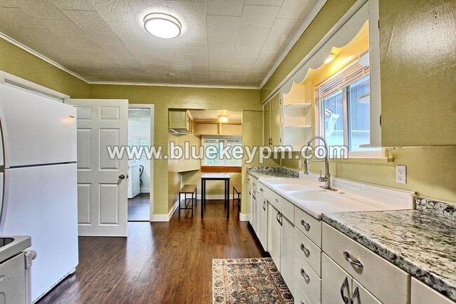 Building Photo - 2 Bed, 2 Bath Home with Large Yard Near Kiggins Bowl