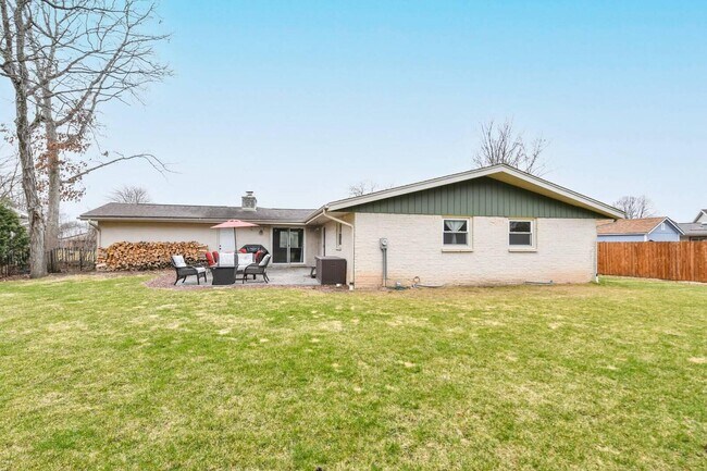Building Photo - 13060 W Brentwood Dr
