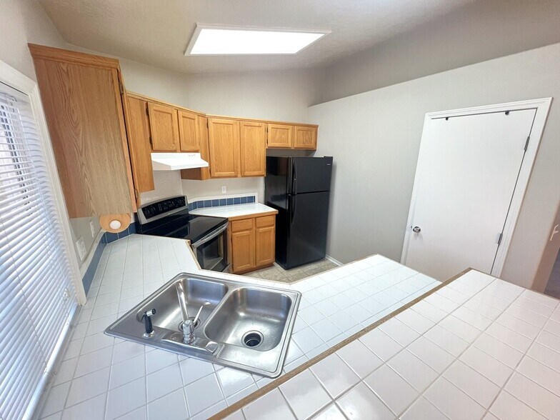 Building Photo - 4160 E Carnation Ct