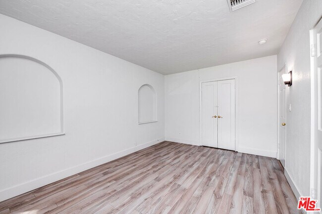 Building Photo - 10440 Johanna Ave