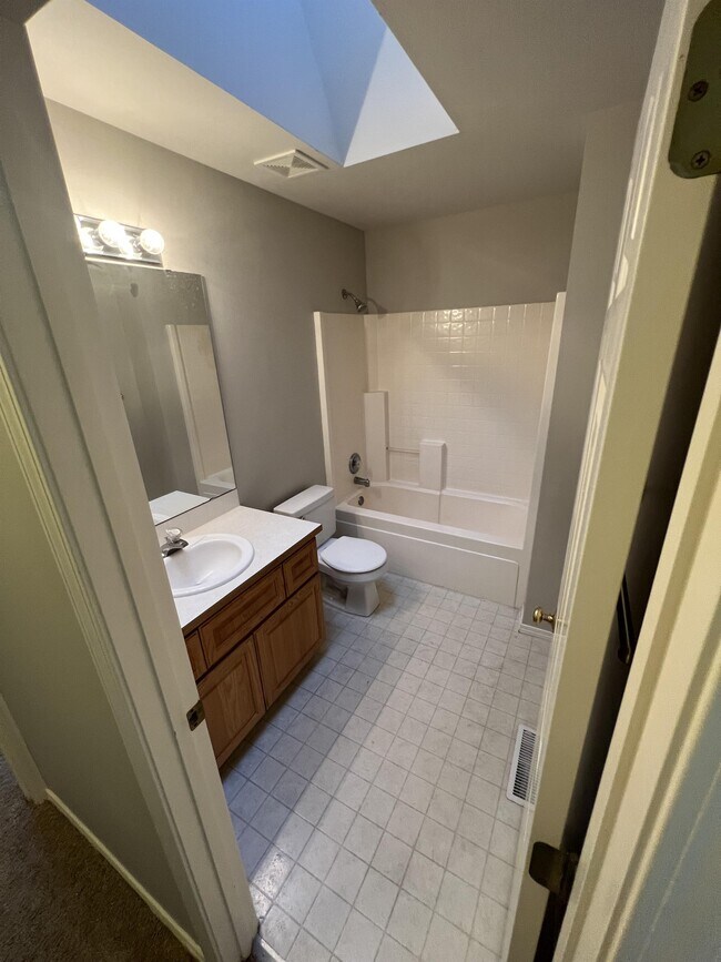 Building Photo - 9408 Cook Ct NE