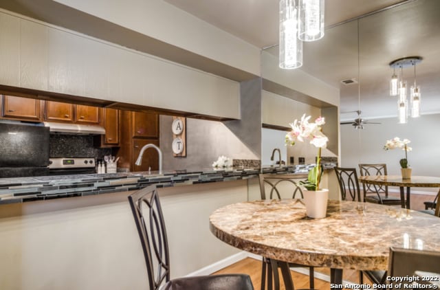 Building Photo - 8702 Village Dr