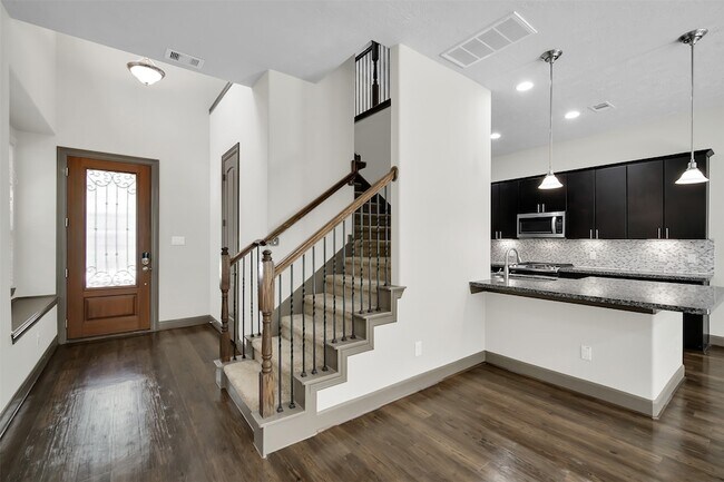 Building Photo - 111 Aventura Pl