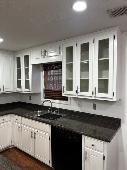 Kitchen cabinetry - 1701 Riverchase Cir NE