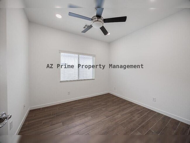 Building Photo - 7111 S 21st Dr