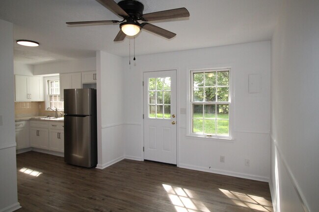 Building Photo - 2015 Garden Springs Dr
