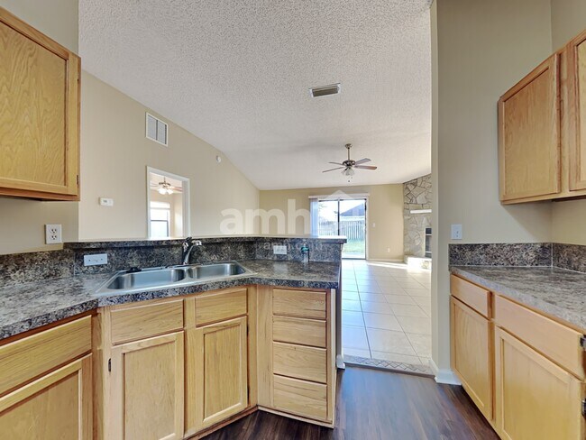 Building Photo - 3753 Woodbriar Dr