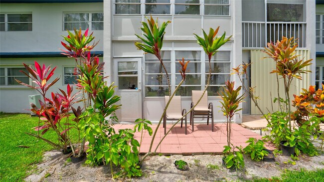 Building Photo - 7787 Golf Cir Dr