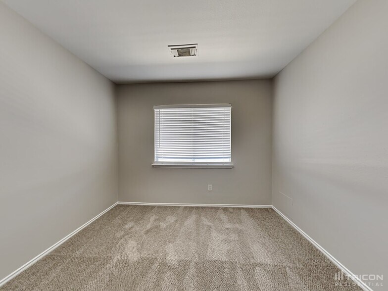 Building Photo - 9303 Deep Valley Dr